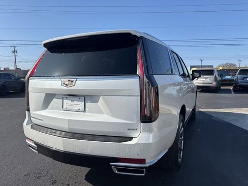 Used 2022 Cadillac Escalade Premium Luxury Platinum image 13