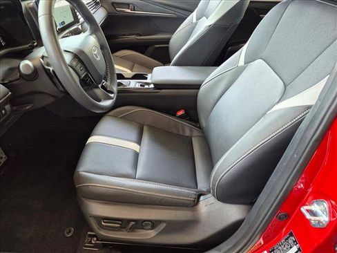 Used 2025 Toyota Camry SE w/ Convenience Package FWD image 14