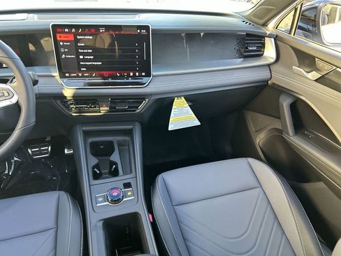 New 2026 Volkswagen Tiguan SE R-Line FWD image 12