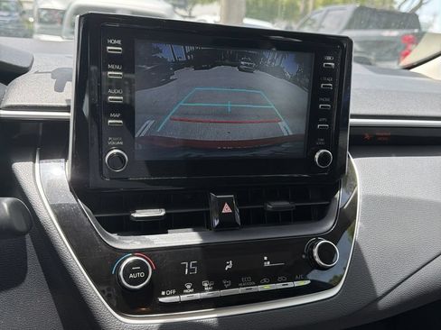 Used 2020 Toyota Corolla LE FWD image 11