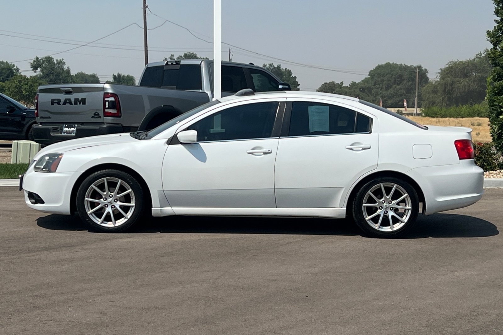 Used 2011 Mitsubishi Galant FWD image 10
