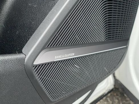 Used 2019 Audi SQ5 Prestige w/ Prestige Package image 16