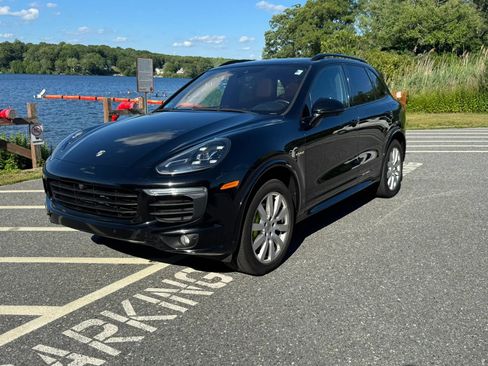 Used 2016 Porsche Cayenne S AWD/4WD image 2