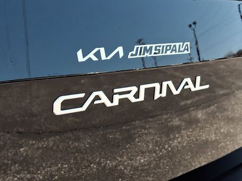 Used 2024 Kia Carnival EX FWD image 31