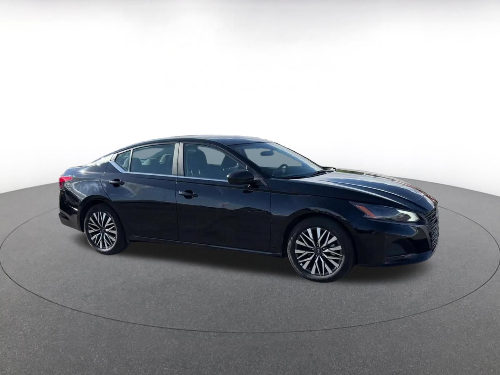 Used 2026 Nissan Altima 2.5 SV FWD image 2