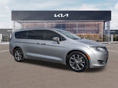 Used 2018 Chrysler Pacifica Limited w/ Tire & Wheel Group