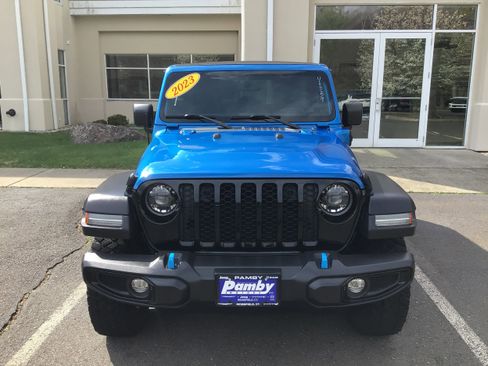 Used 2023 Jeep Wrangler Unlimited w/ Sun & Screen Package AWD/4WD image 2