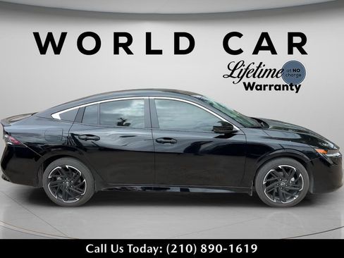 Used 2026 Nissan Sentra SR w/ Floor Mat Package FWD image 8