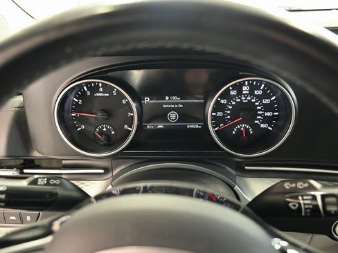 Used 2022 Kia Carnival LX image 30