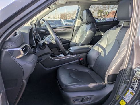 Used 2023 Toyota Highlander Limited image 28