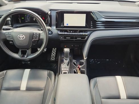 Used 2025 Toyota Camry SE w/ Convenience Package FWD image 11