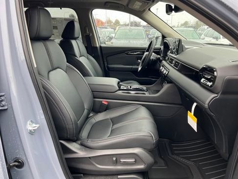 New 2025 Honda Pilot Touring image 9