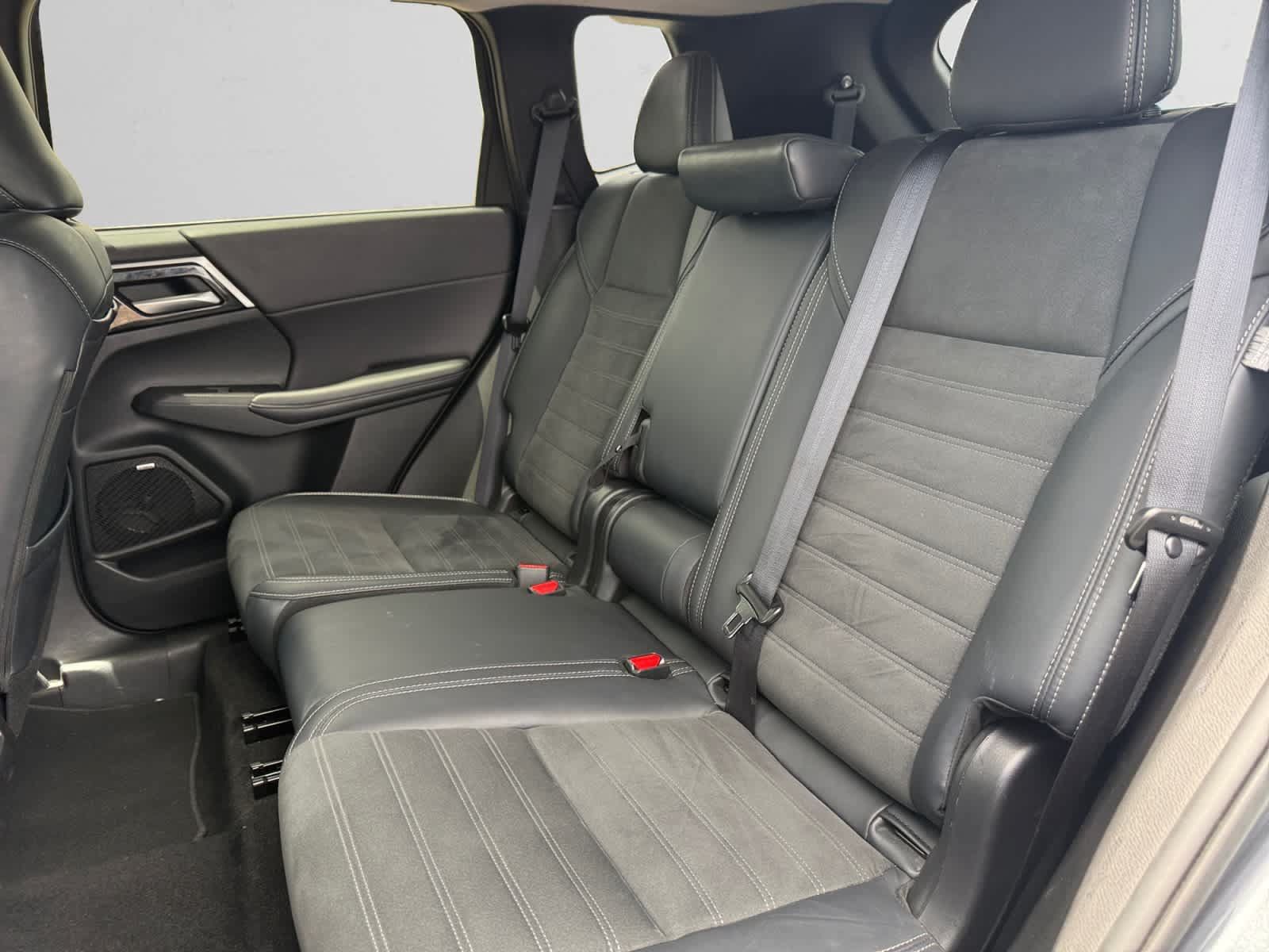 Used 2025 Mitsubishi Outlander SE AWD/4WD image 13