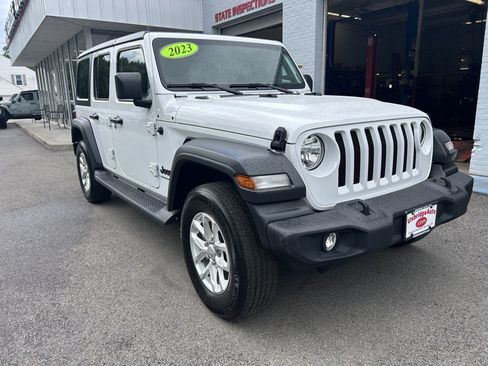 Used 2023 Jeep Wrangler Unlimited Sport AWD/4WD image 2