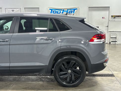 Used 2023 Volkswagen Atlas SE w/ Technology Package w/ Black Wheel Package image 16