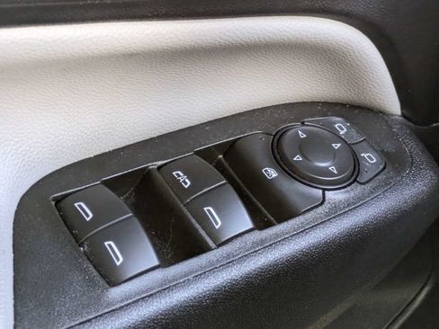 Used 2024 Chevrolet Equinox LS w/ LS Convenience Package FWD image 24
