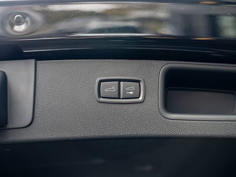 Certified 2025 Porsche Macan image 22