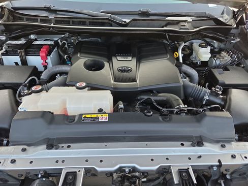 Used 2022 Toyota Tundra SR5 RWD image 13