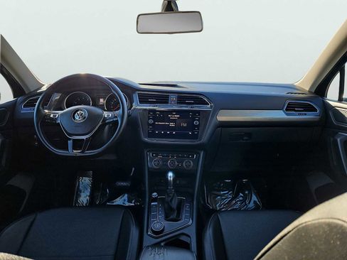 Used 2019 Volkswagen Tiguan SE w/ Panoramic Sunroof Package image 11