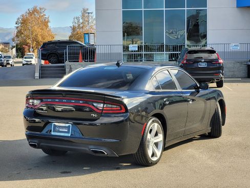 Used 2017 Dodge Charger R/T w/ Navigation & Travel Group image 5