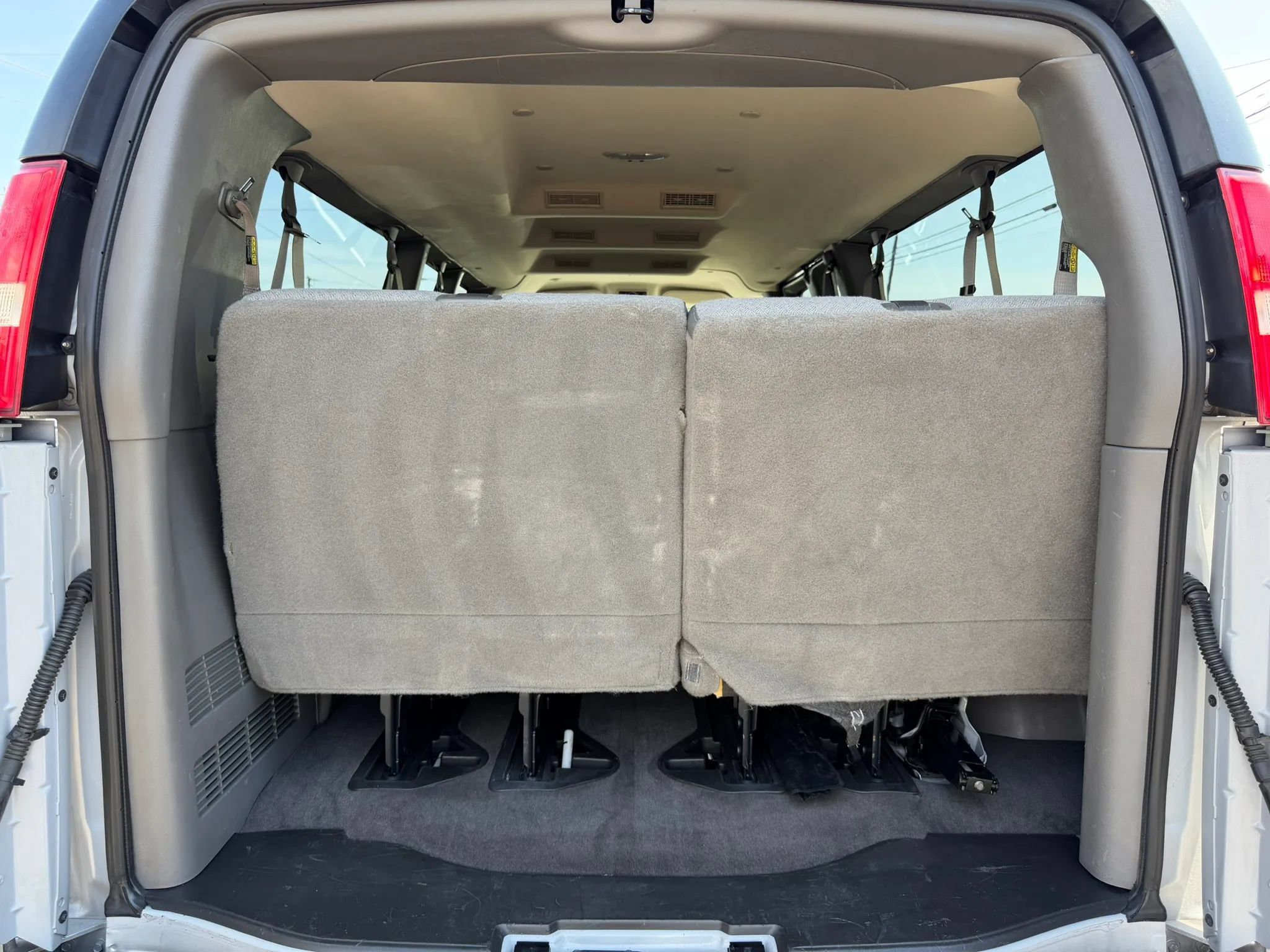Used 2019 Chevrolet Express 3500 LS RWD image 18