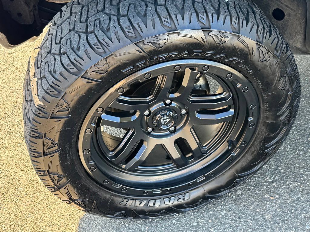 Used 2017 Jeep Wrangler Unlimited Sahara w/ Connectivity Group AWD/4WD image 38