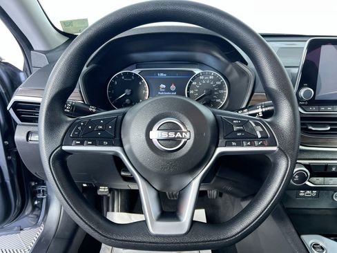 Used 2024 Nissan Altima 2.5 SV FWD image 15
