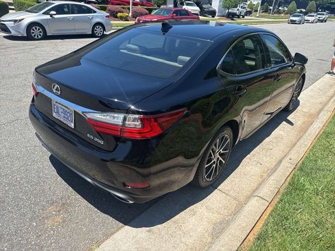 Used 2017 Lexus ES 350 w/ Luxury Package FWD image 4
