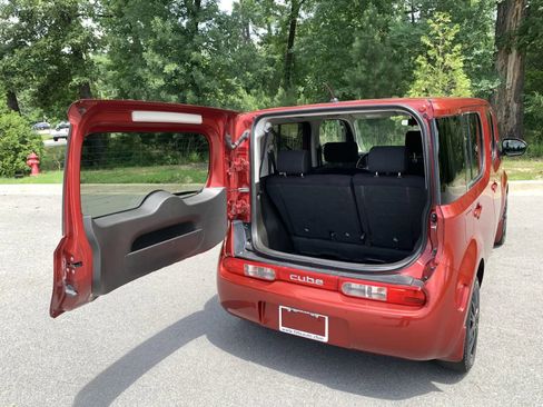 Used 2014 Nissan Cube 1.8 S w/ Interior Designer Package FWD image 9