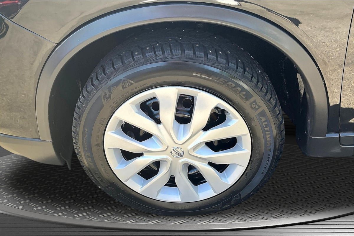 Used 2020 Nissan Rogue S FWD image 32