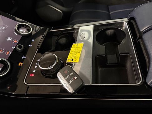 Used 2019 Land Rover Range Rover Velar R-Dynamic SE AWD/4WD image 15