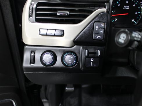 Used 2018 GMC Yukon Denali w/ Open Road Package AWD/4WD image 10