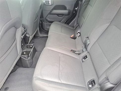 Used 2023 Jeep Gladiator Overland image 8