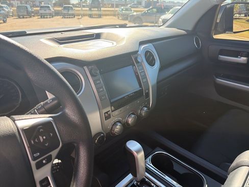 Used 2018 Toyota Tundra SR5 w/ SR5 Upgrade Package image 9