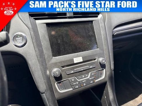 Used 2018 Ford Fusion SE w/ Equipment Group 201A FWD image 8