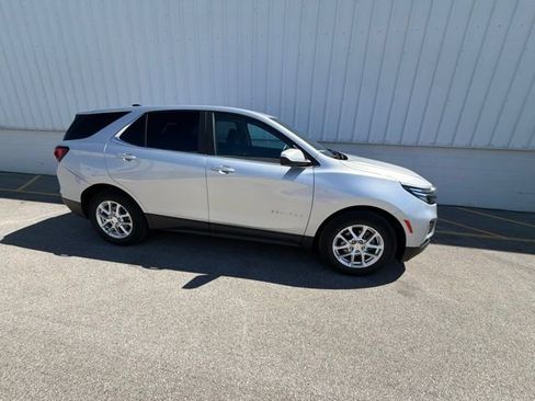 Used 2022 Chevrolet Equinox LT w/ Driver Convenience Package FWD image 4