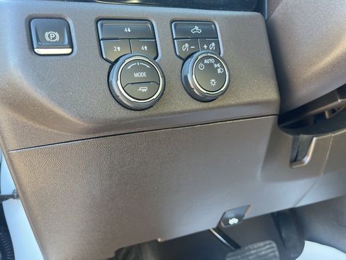 Used 2024 Chevrolet Silverado 2500 LT image 12