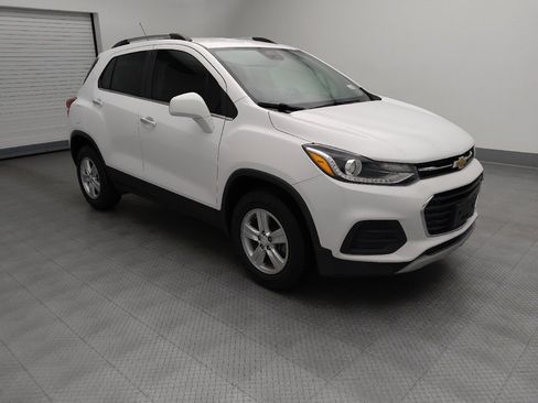 Used 2020 Chevrolet Trax LT w/ LT Convenience Package AWD/4WD image 11