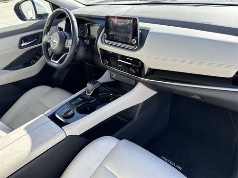 Used 2023 Nissan Rogue SL image 28