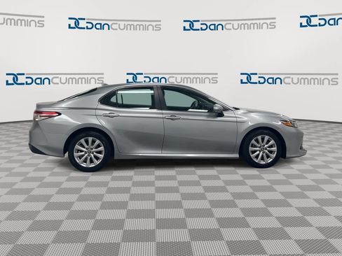 Used 2020 Toyota Camry LE w/ Convenience Package FWD image 9