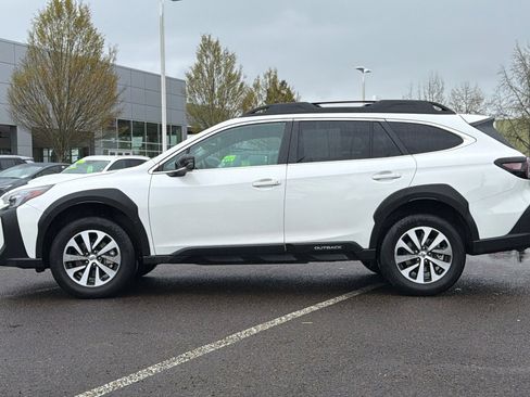 Used 2025 Subaru Outback Premium AWD/4WD image 8