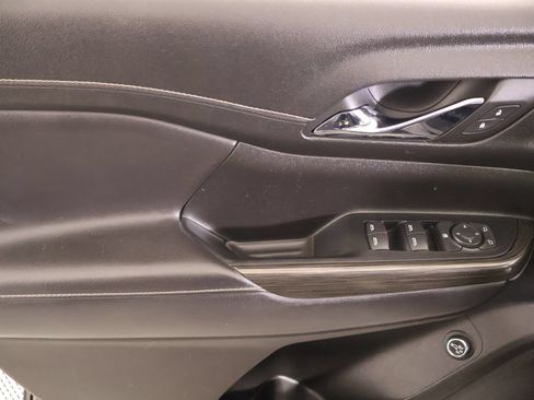 Used 2023 GMC Acadia SLT AWD/4WD image 16