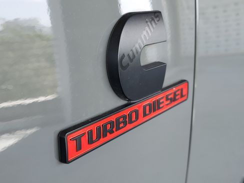 Used 2026 RAM 2500 Laramie AWD/4WD image 5