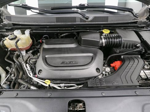 Used 2021 Chrysler Pacifica Touring-L image 14