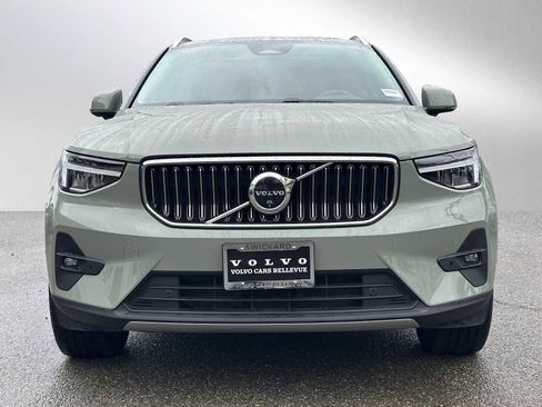 Certified 2025 Volvo XC40 B5 Plus AWD/4WD image 9
