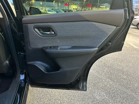 Used 2023 Nissan Rogue SV image 16