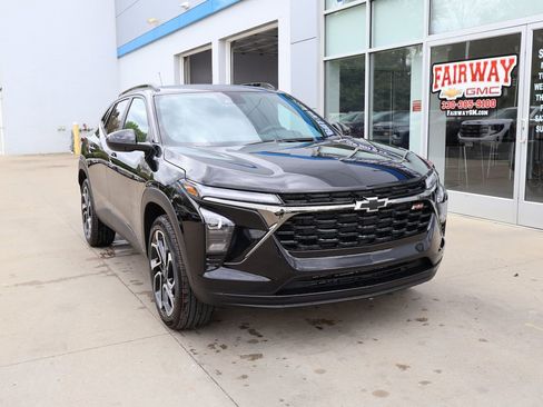 New 2026 Chevrolet Trax RS FWD image 2