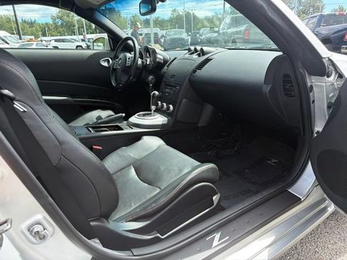 Used 2007 Nissan 350Z Touring RWD image 8