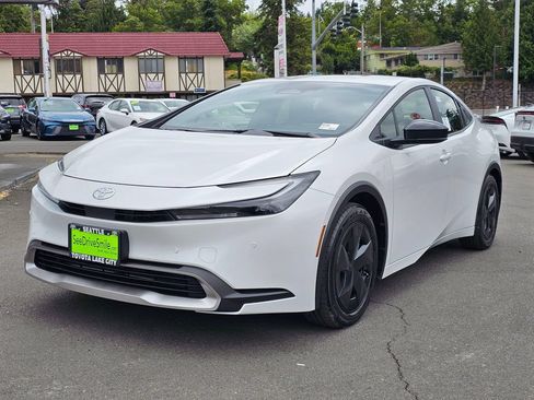 New 2026 Toyota Prius Plug-In Hybrid FWD image 3
