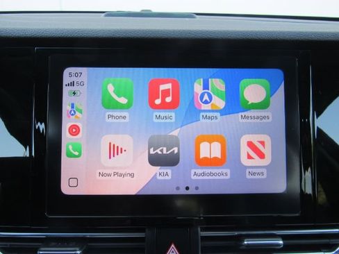 Used 2022 Kia Niro EX image 9